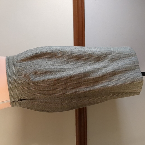 Gray plaid skirt in Women's size 4 - Picture 3 of 8
